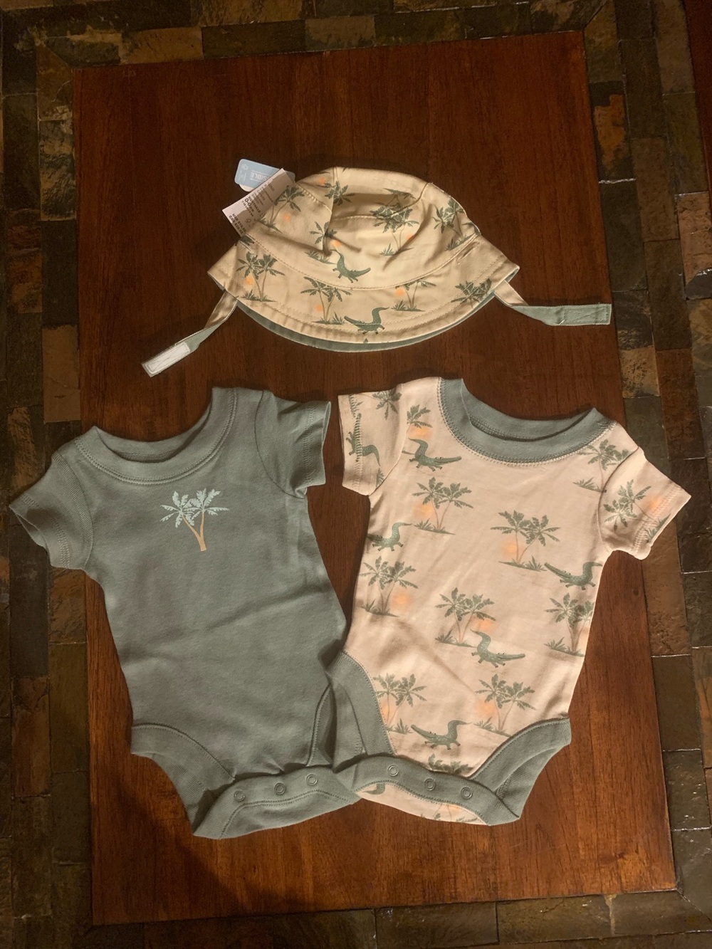 NWOT -The Children’s Place baby onesie set 0-3 months gender neutral, Alligator